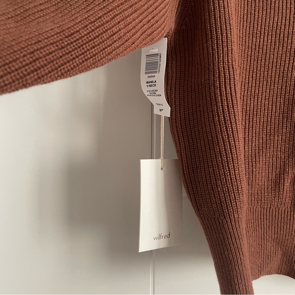 Aritzia Wilfred Manila V-neck Sweater - Picture 4 of 8